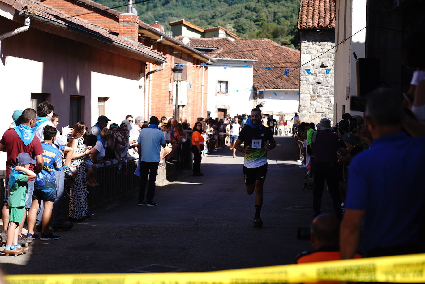 Más de 100 participantes en la carrera de madreñes de Bezanes