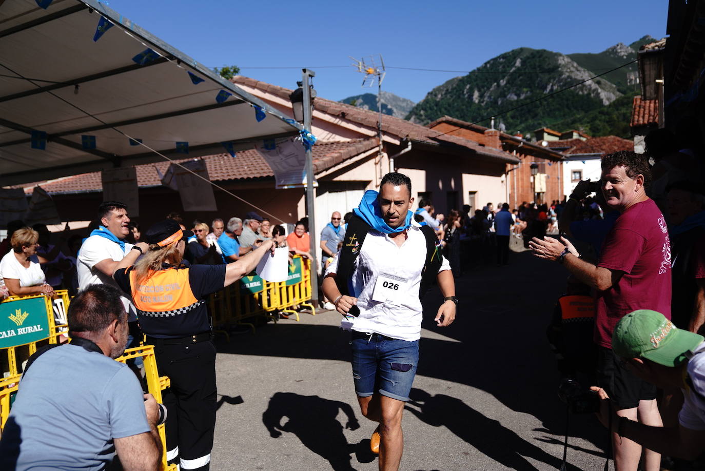 Más de 100 participantes en la carrera de madreñes de Bezanes