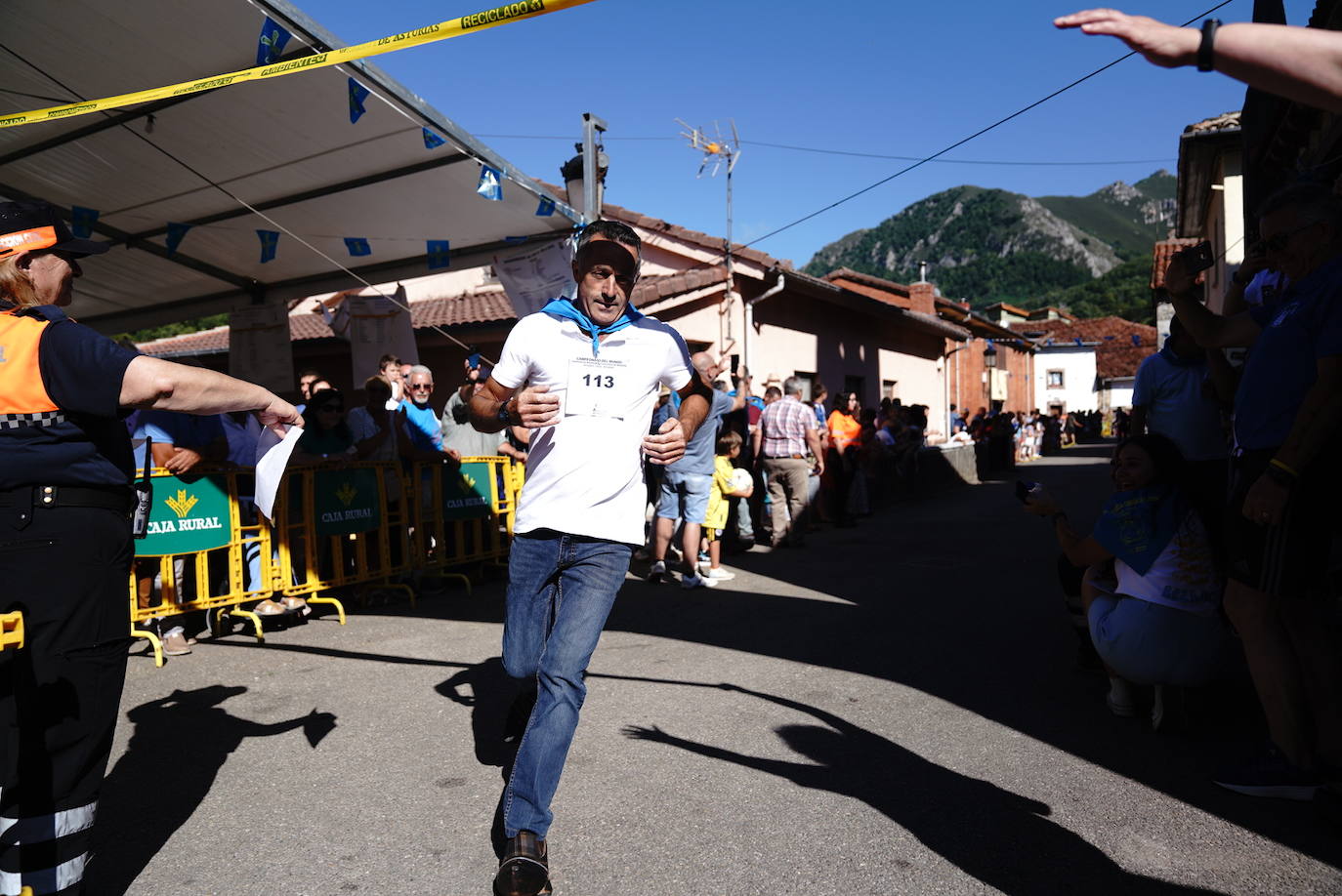 Más de 100 participantes en la carrera de madreñes de Bezanes