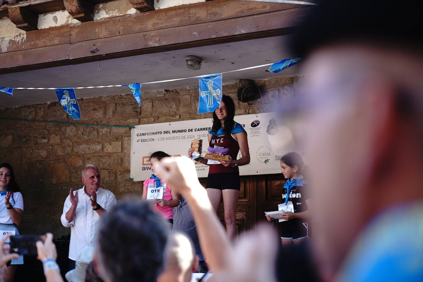 Más de 100 participantes en la carrera de madreñes de Bezanes