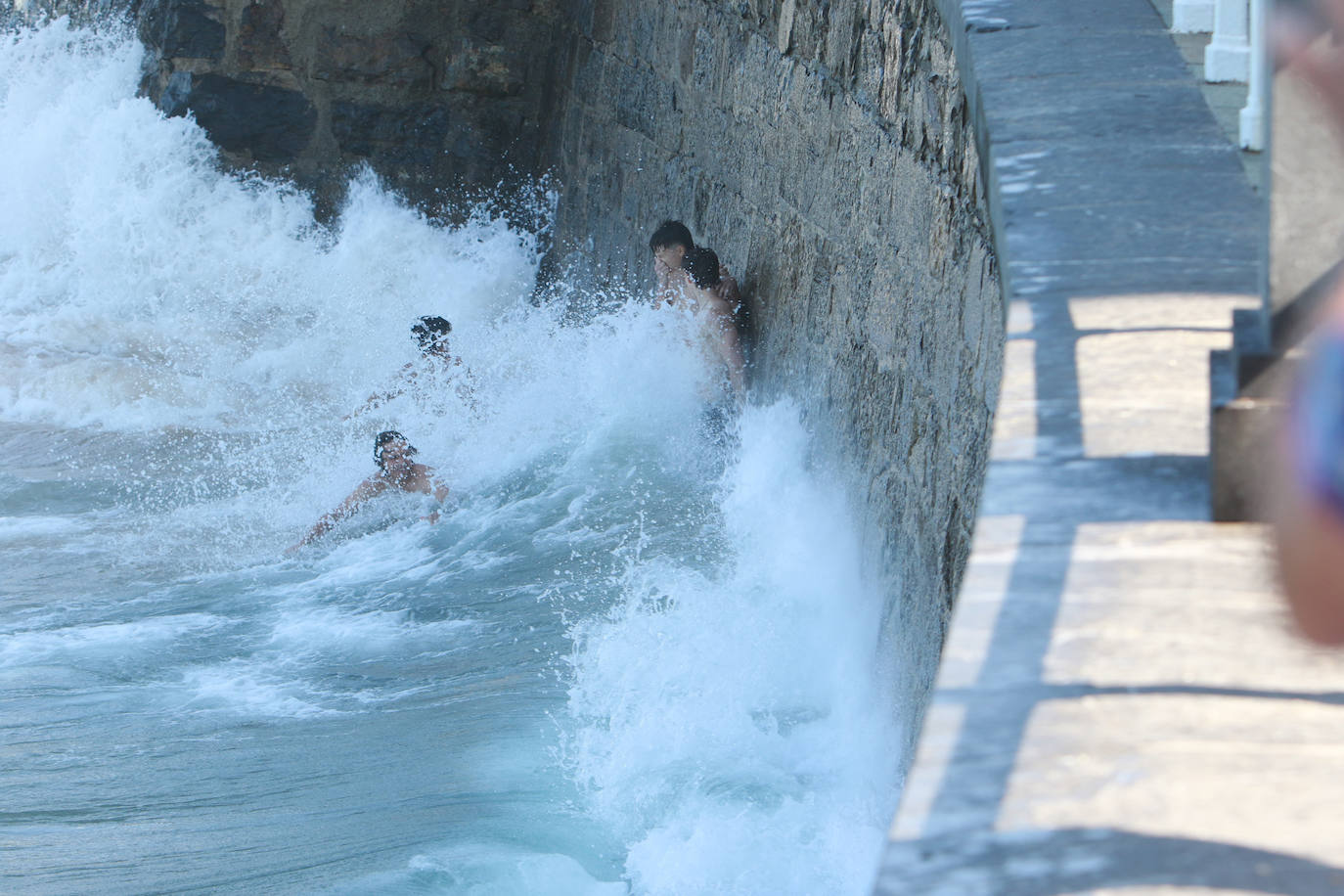 Sol, calor y playa: así ha sido el primer domingo de agosto en Gijón