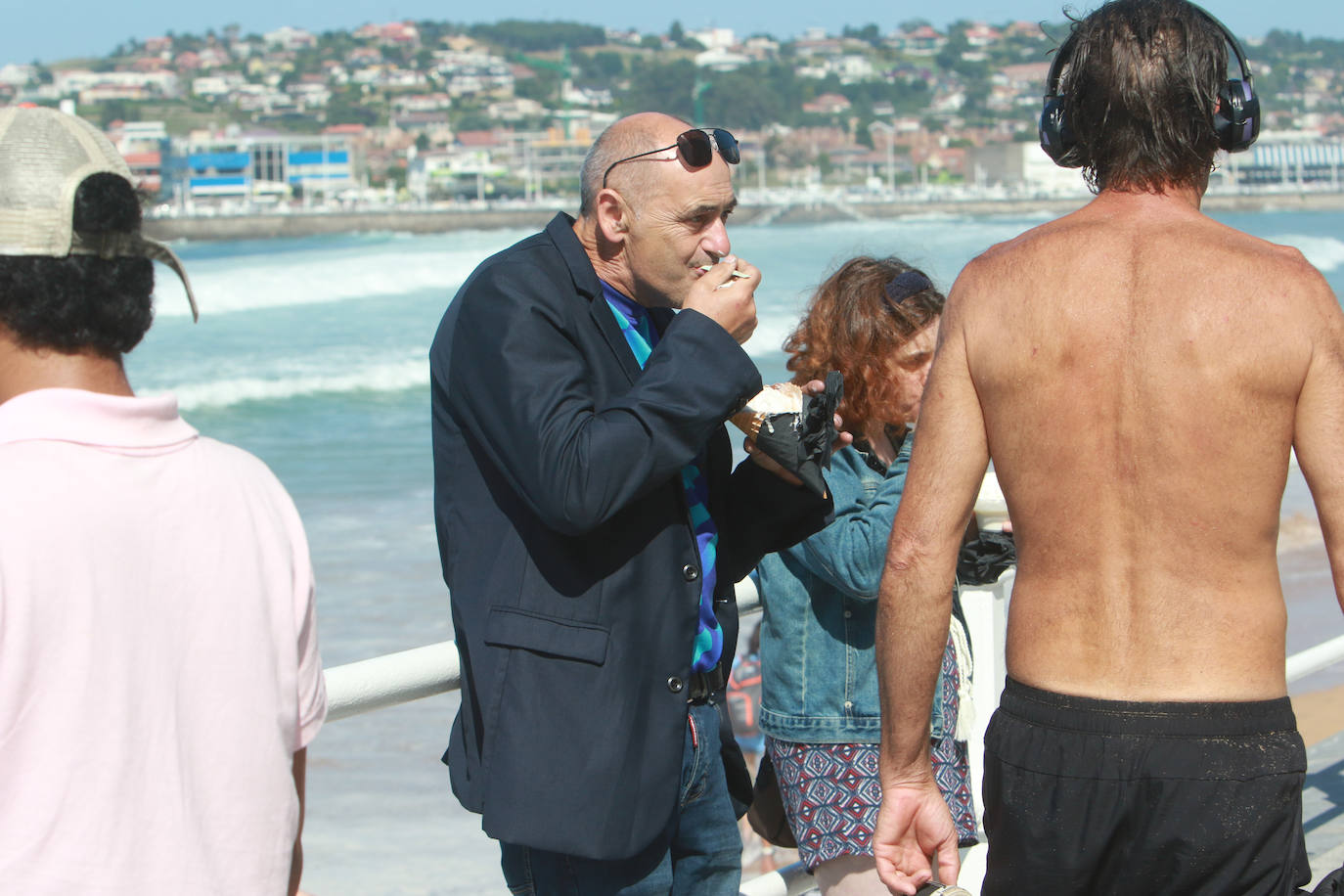 Sol, calor y playa: así ha sido el primer domingo de agosto en Gijón