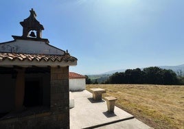 Exterior de la capilla de Granderroble.