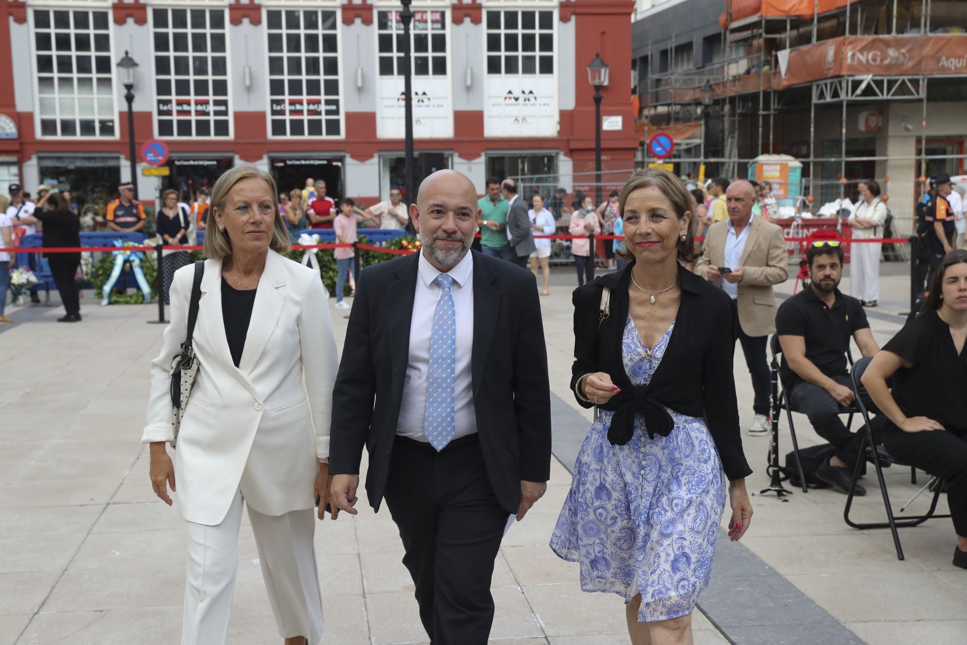 Homenaje y ofrenda floral a Jovellanos en Gijón