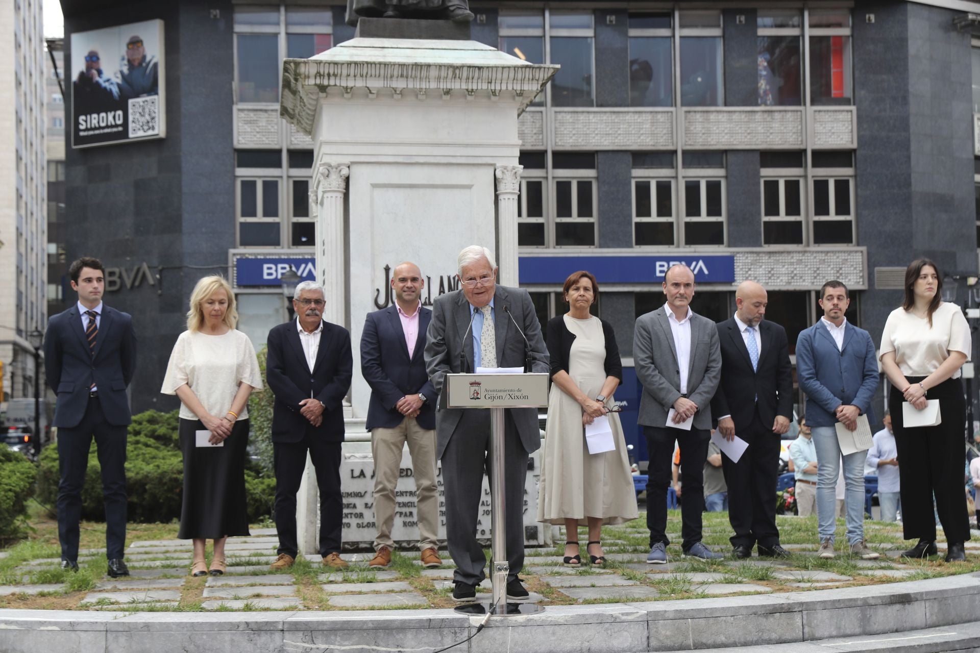 Homenaje y ofrenda floral a Jovellanos en Gijón