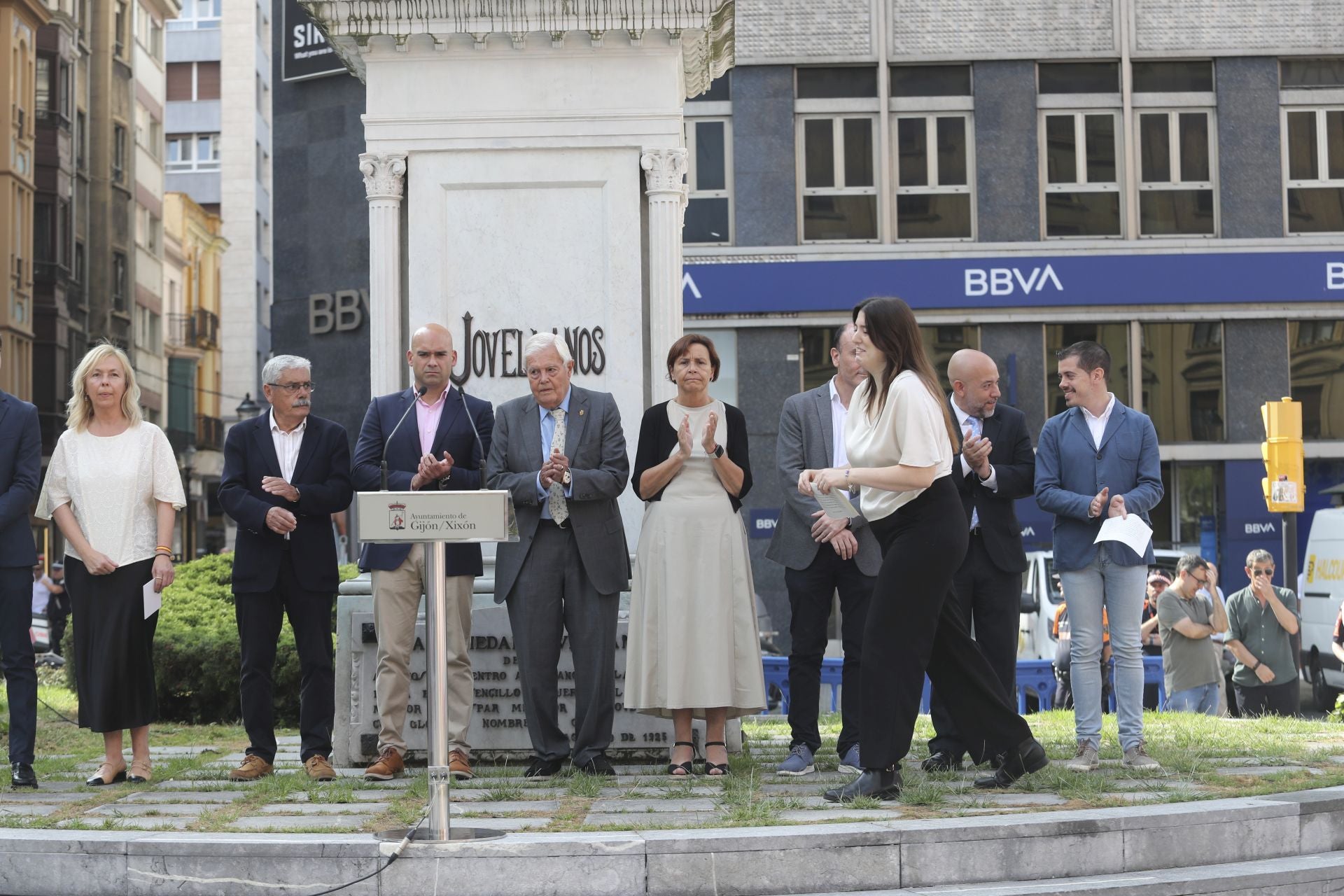 Homenaje y ofrenda floral a Jovellanos en Gijón