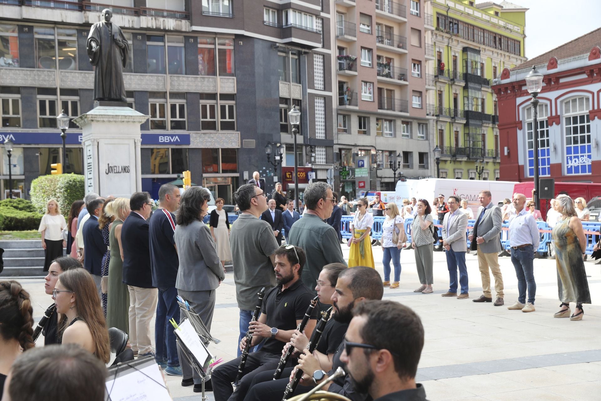 Homenaje y ofrenda floral a Jovellanos en Gijón