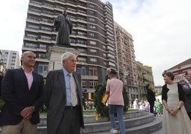 Homenaje y ofrenda floral a Jovellanos en Gijón