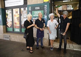 Pasión Vega y Nando Agüeros, en la Sidrería Gijón de Poniente.