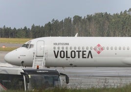 Una aeronave de Volotea, en el aeropuerto de Asturias