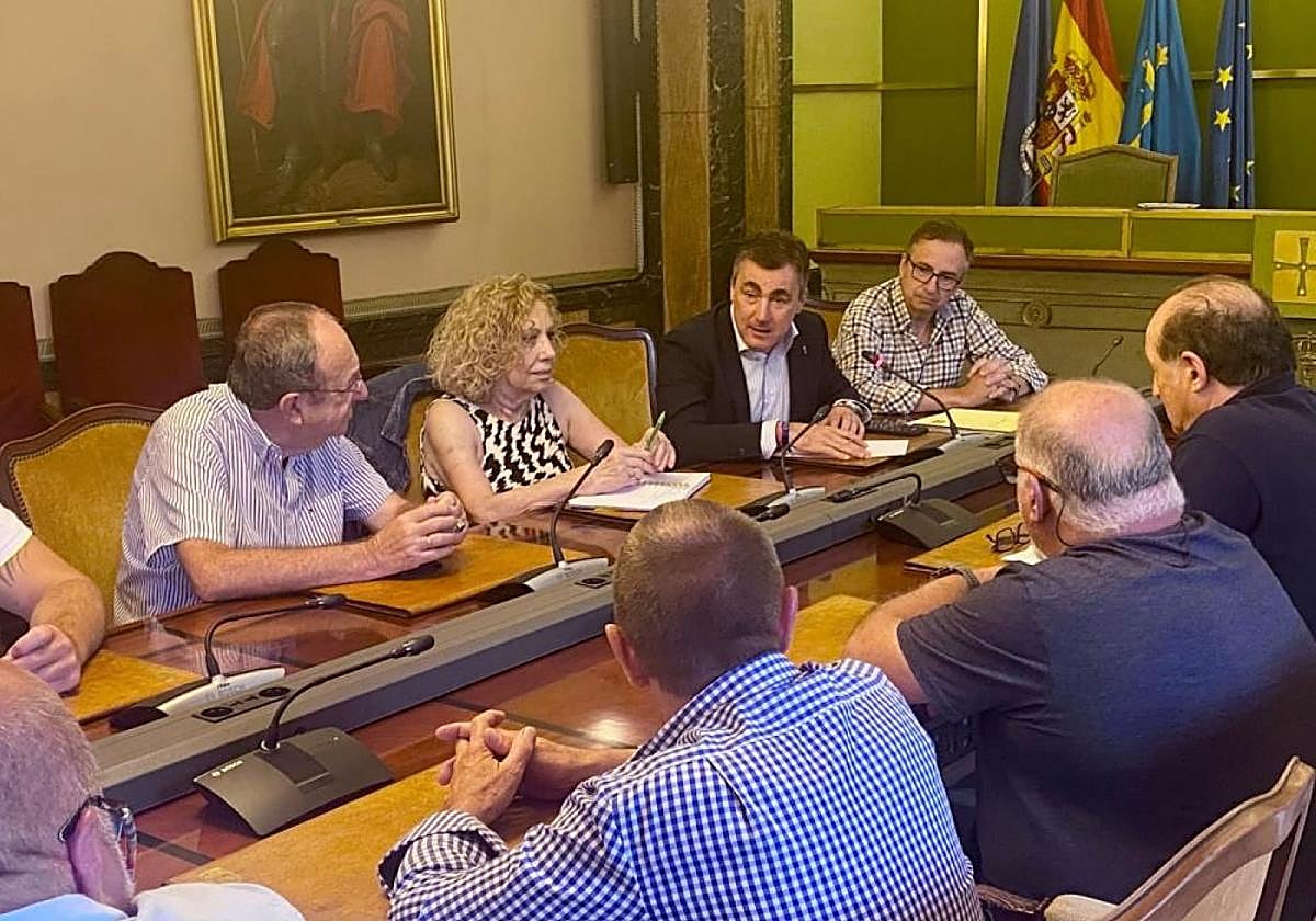 Un momento de la reunión celebrada ayer.