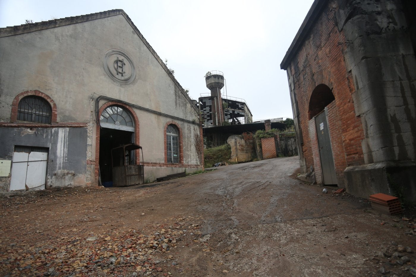 El interior de la Fábrica de Gas, propiead de Ginkgo Advisor, donde la fase de derribos comenzó a finales de mayo.