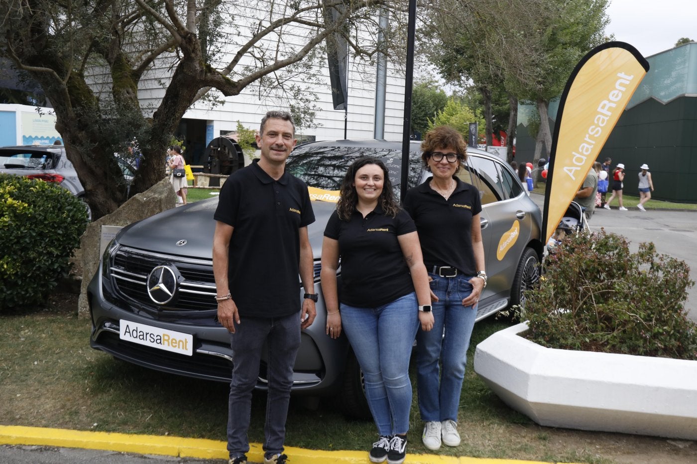 Iván Iglesias, Neftalí Soto y Yanett del Río, responsable de AdarsaRent.