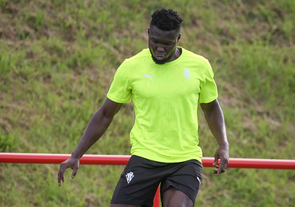 Jordy Caicedo, en su primer entrenamiento con el Sporting