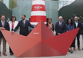 Estand de Gijón.Félix Baragaño, Nieves Roqueñí,Adrián Barbón, Carmen Moriyón,Juan Cofiño, Vanessa Gutiérrez y Jesús Martínez Salvador.