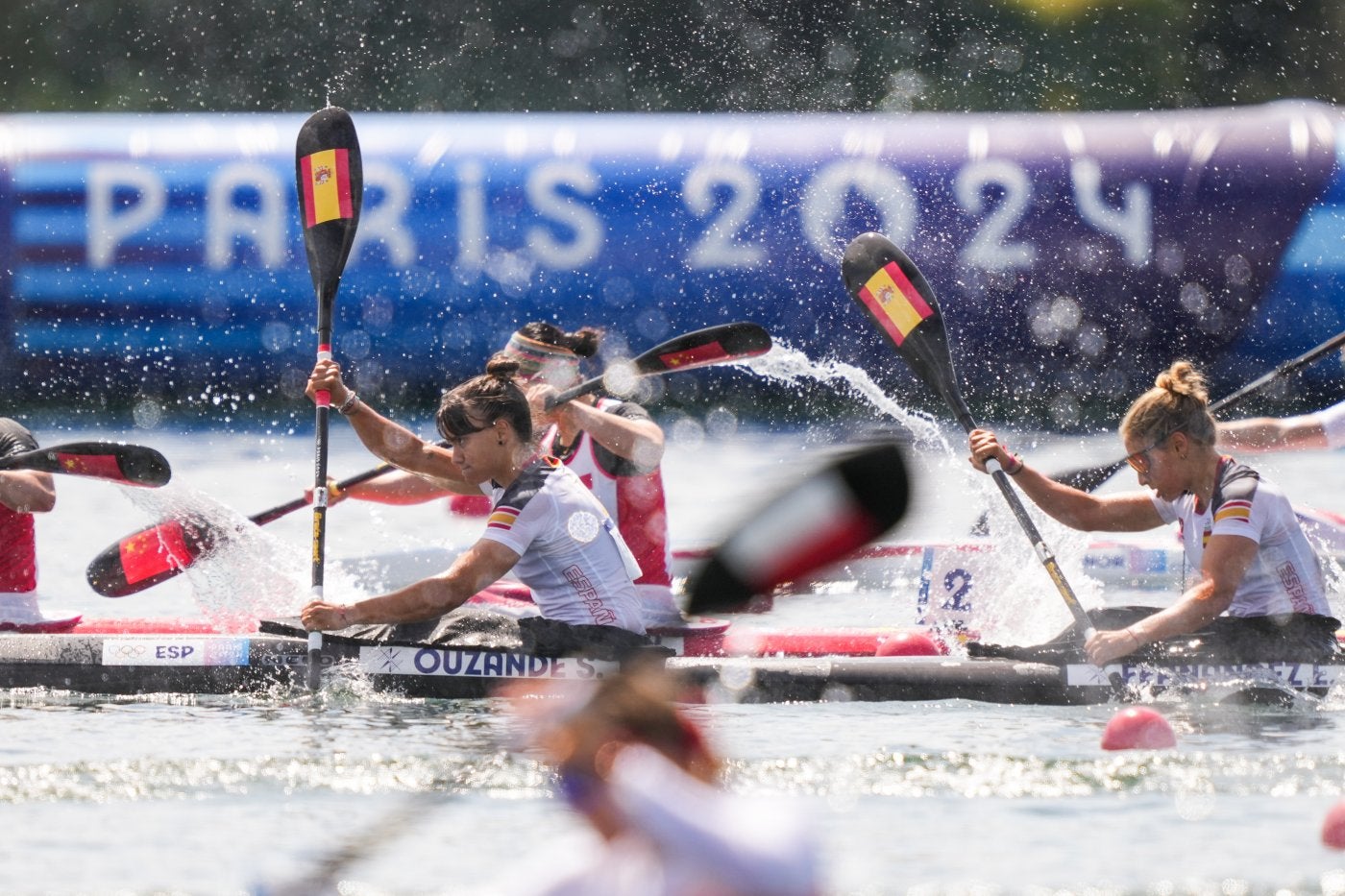 Sara Ouzande, al frente de la embarcación española del K4.