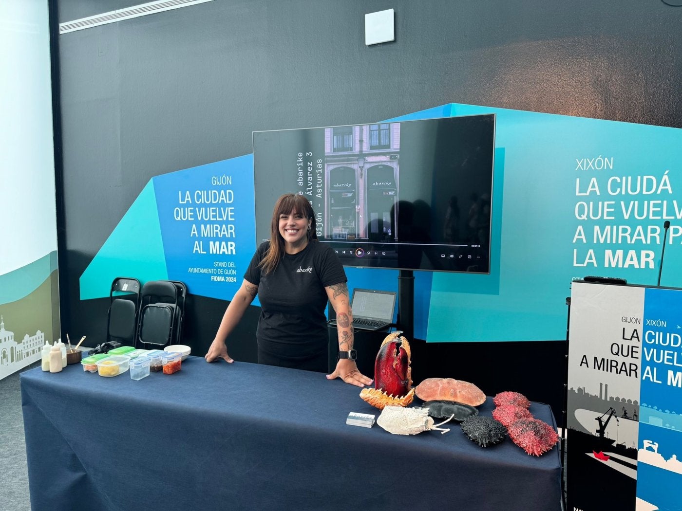 La cocinera gijonesa Lara Roguez, antes de comenzar su presentación.