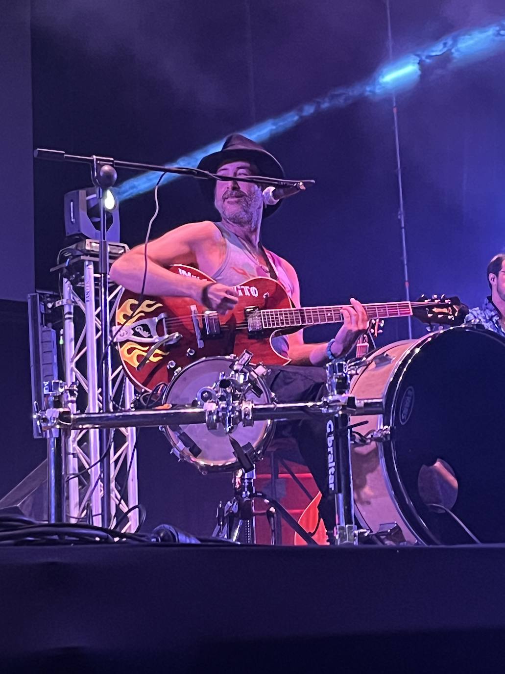 Enol y Muchachito Bombo Infierno triunfan en Gijón