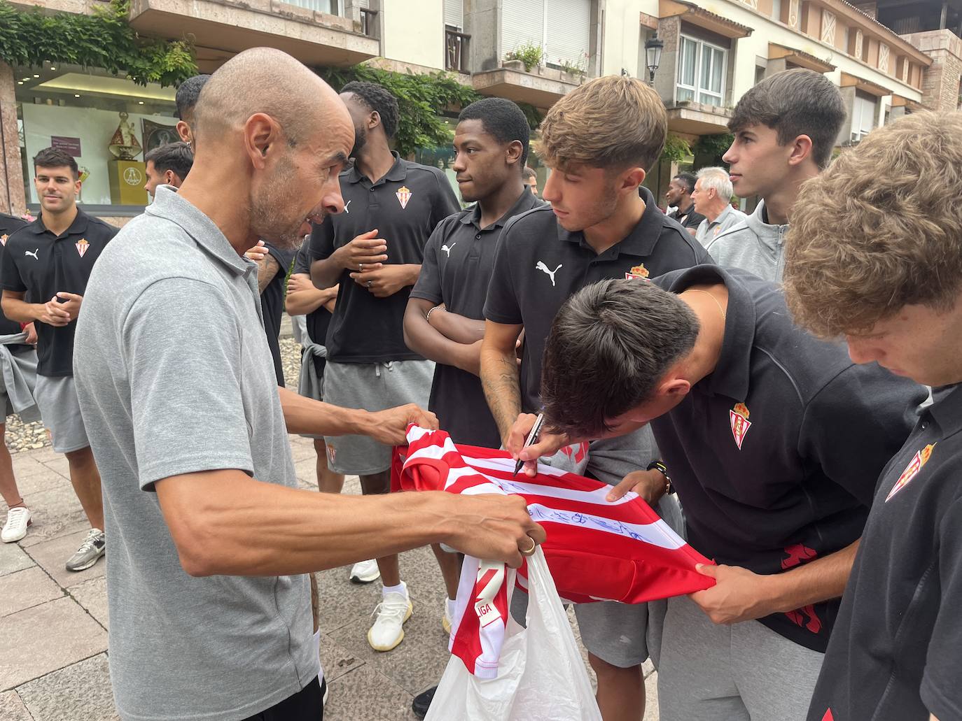 El Sporting se encomienda a la Santina