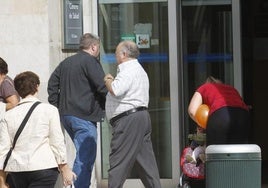 Entrada del centro de salud de El Llano, uno de los que tienen mayor demanda asistencial en Gijón .