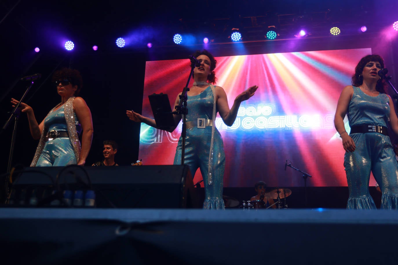 Donna y las Dinamos hacen bailar a Gijón