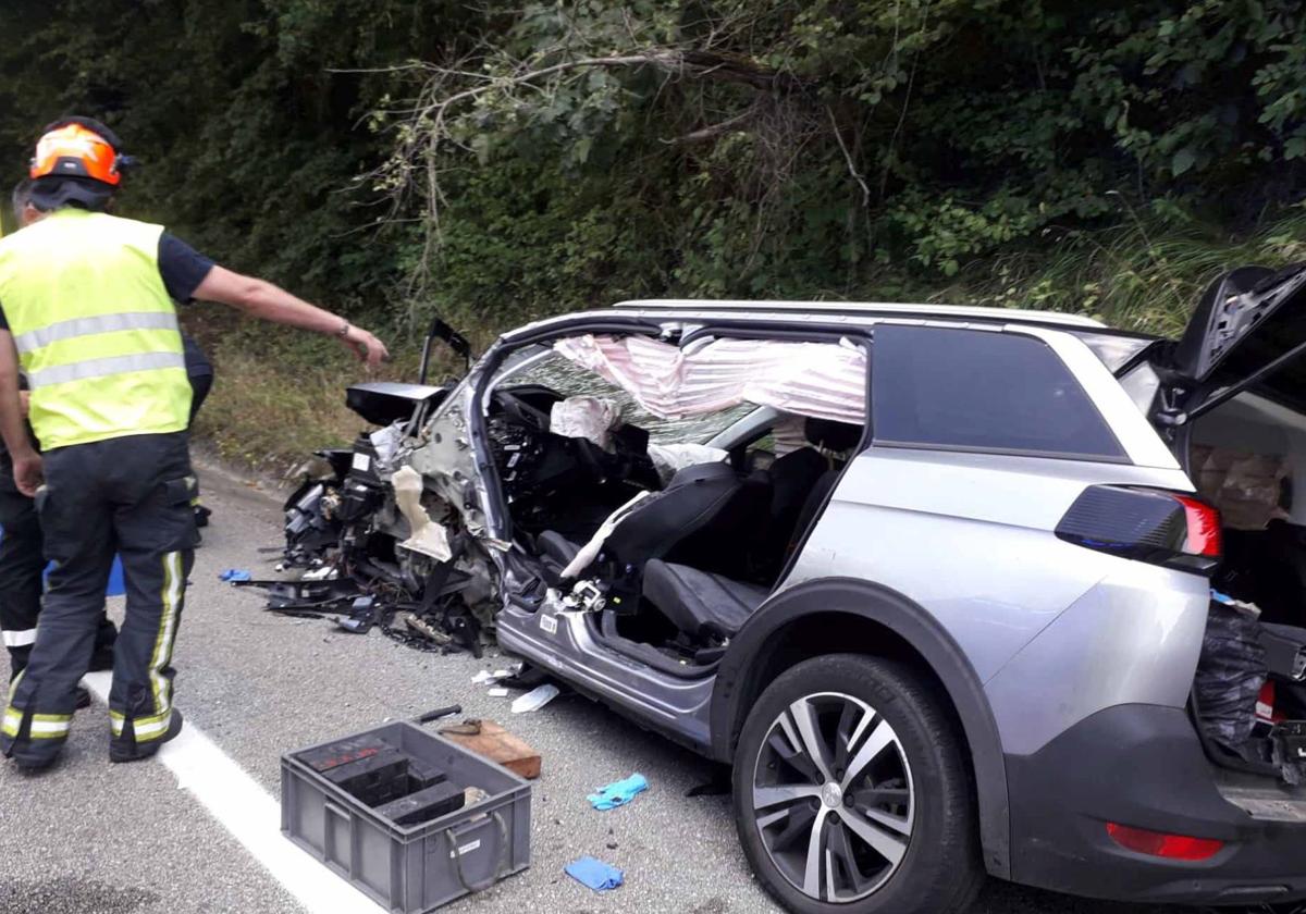 Seis heridos, uno de ellos grave, tras un choque frontal de dos turismos en el puerto de Pajares