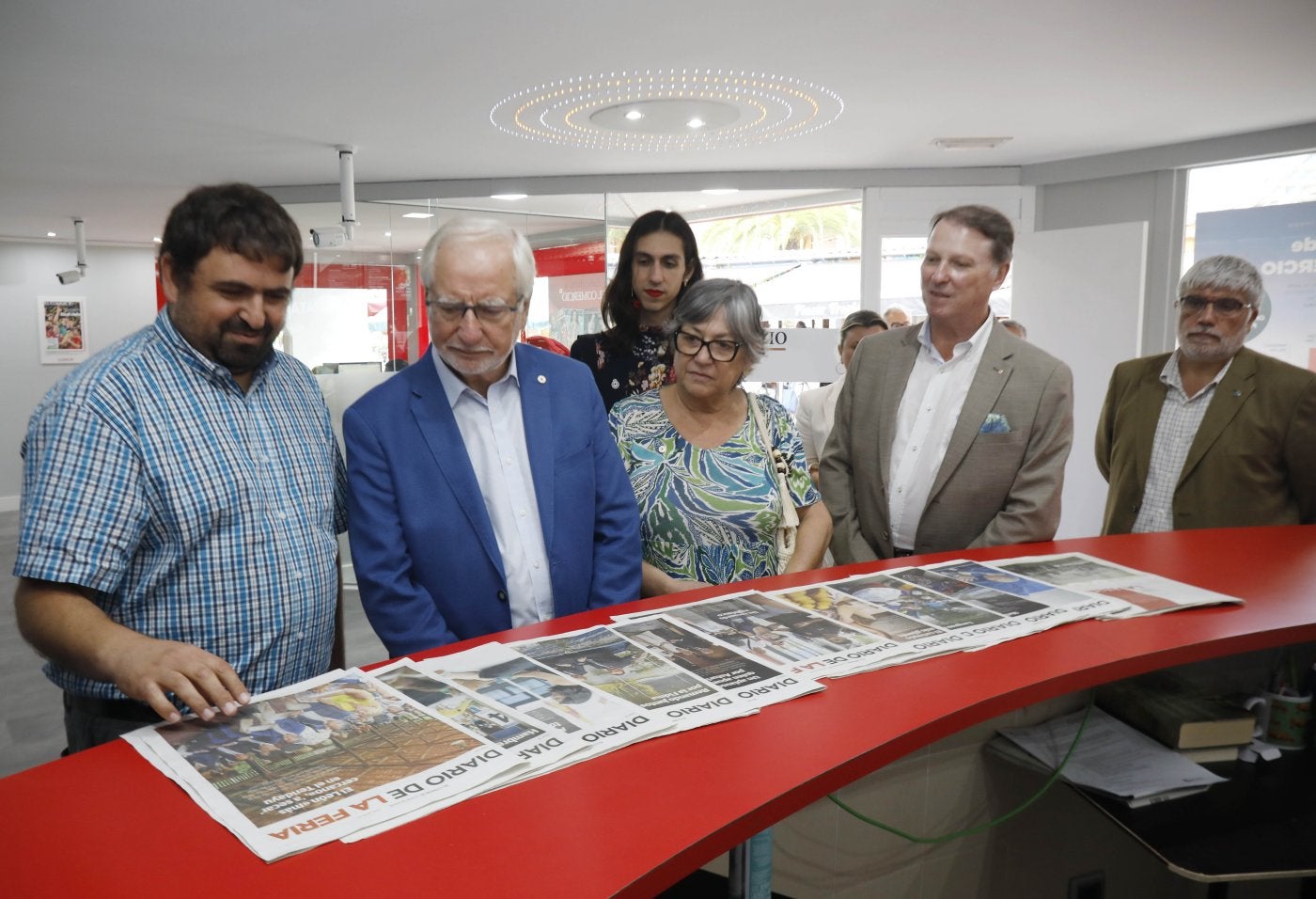 Visita de José María Lana al estand de EL COMERCIO