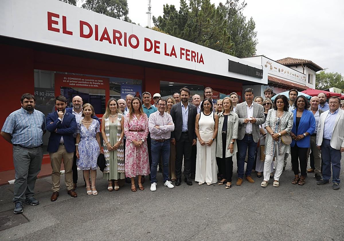Estand de EL COMERCIO.El decano de la prensa asturiana formó parte del recorrido institucional del PP de Asturias.