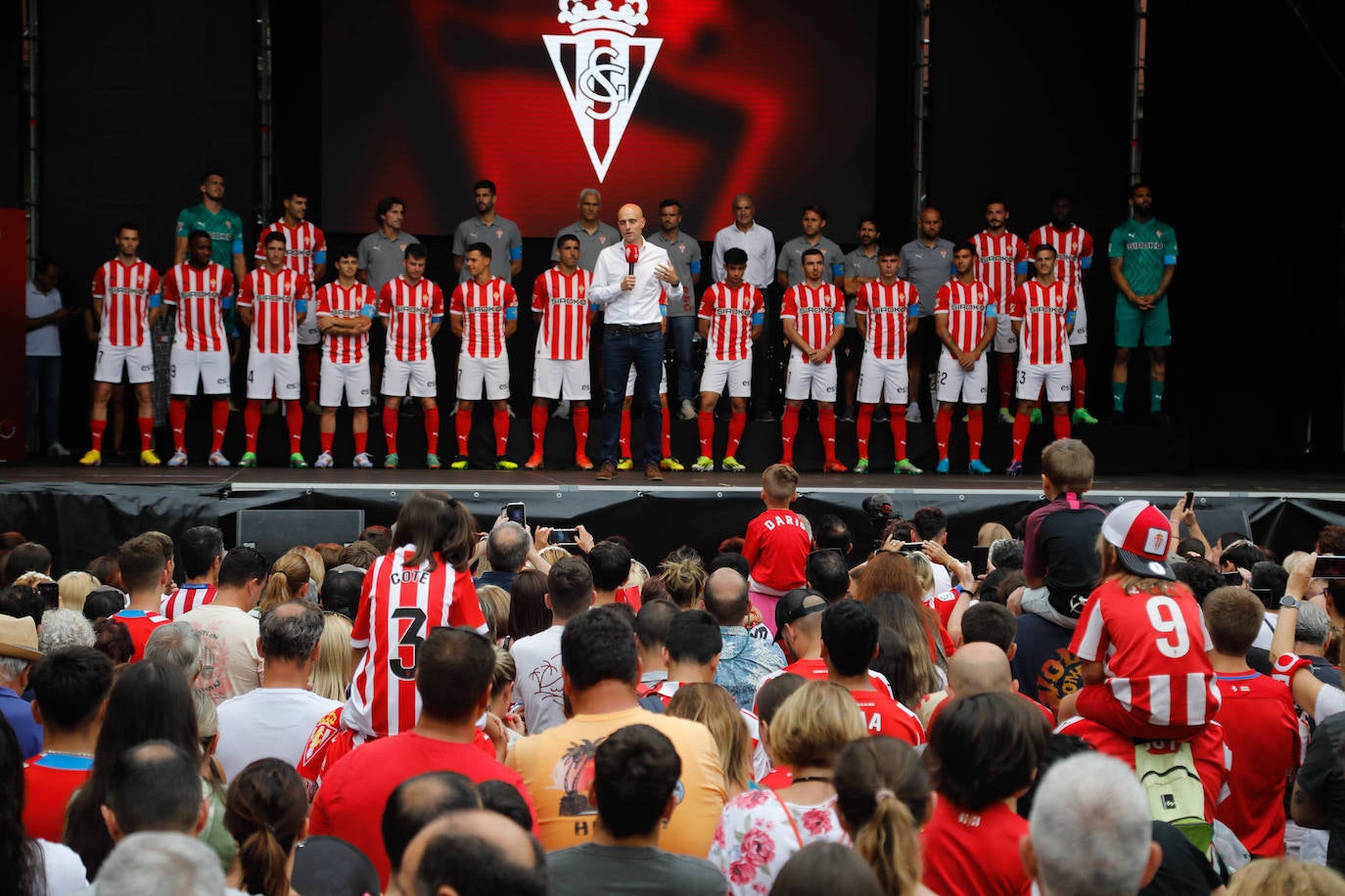 Puesta de largo del Sporting ante una eufórica afición