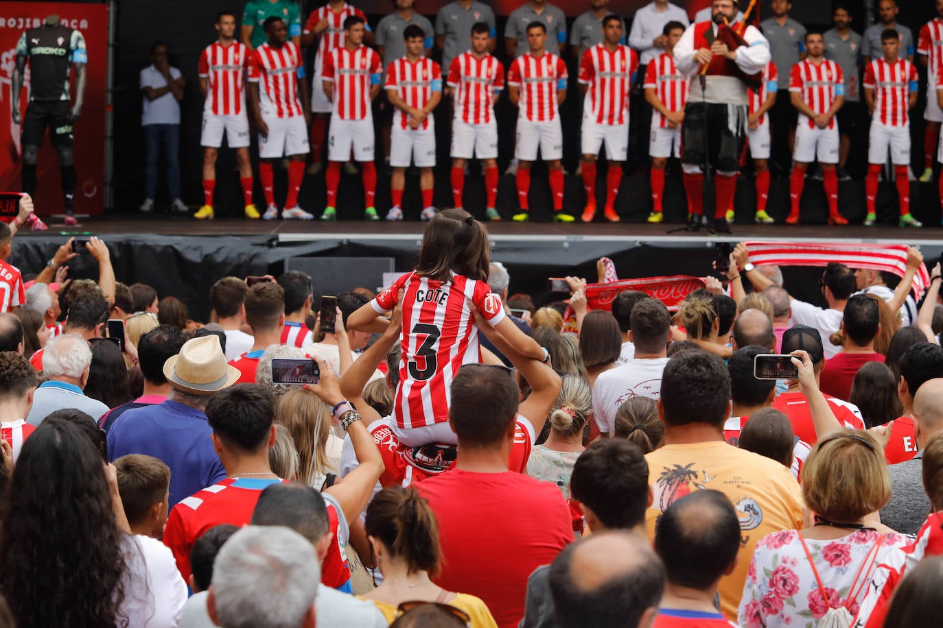 Puesta de largo del Sporting ante una eufórica afición