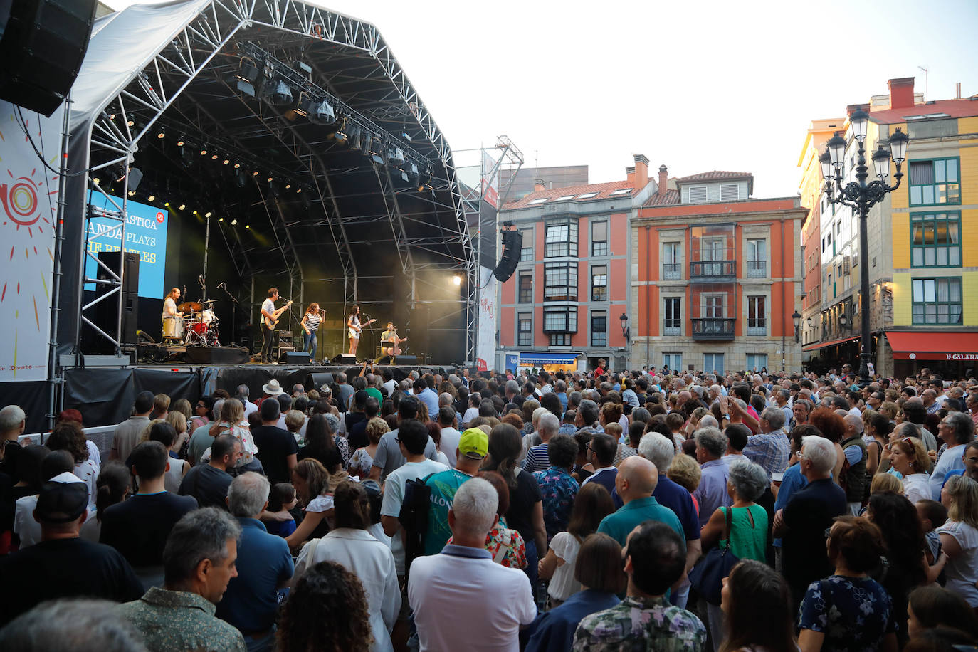 Gijón estalla con Meute, Destino 48 y La Fantástica Banda