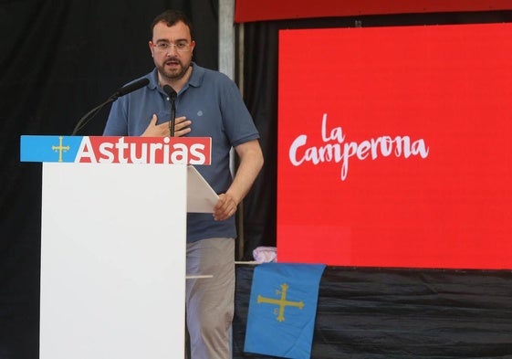 Adrián Barbón, en su intervención del pasado 4 de agosto en el acto organizado por el PSOE de San Martín del Rey Aurelio en La Camperona.