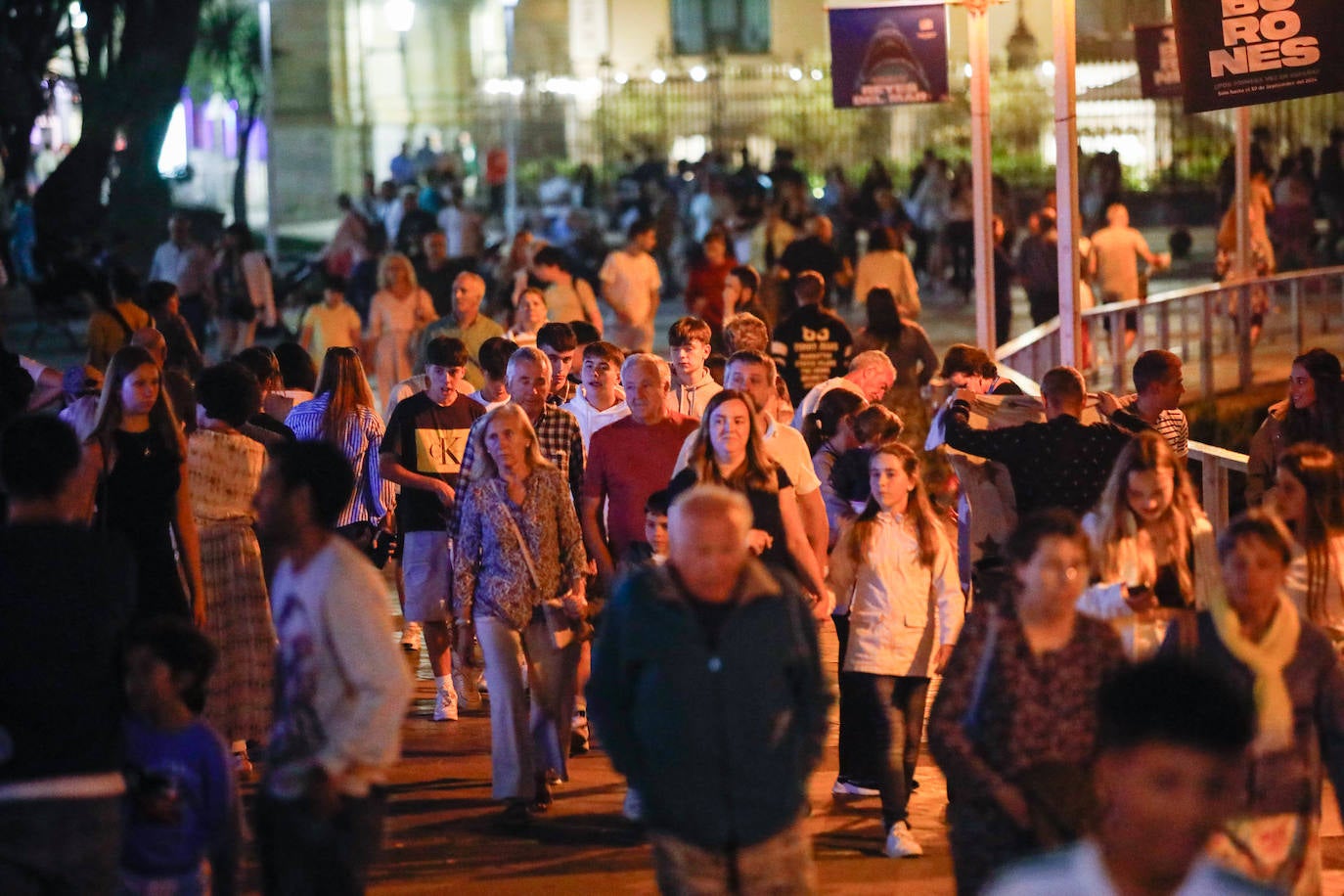 Una explosión de luz, música y color en la Noche de los Fuegos