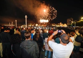 Una explosión de luz, música y color en la Noche de los Fuegos