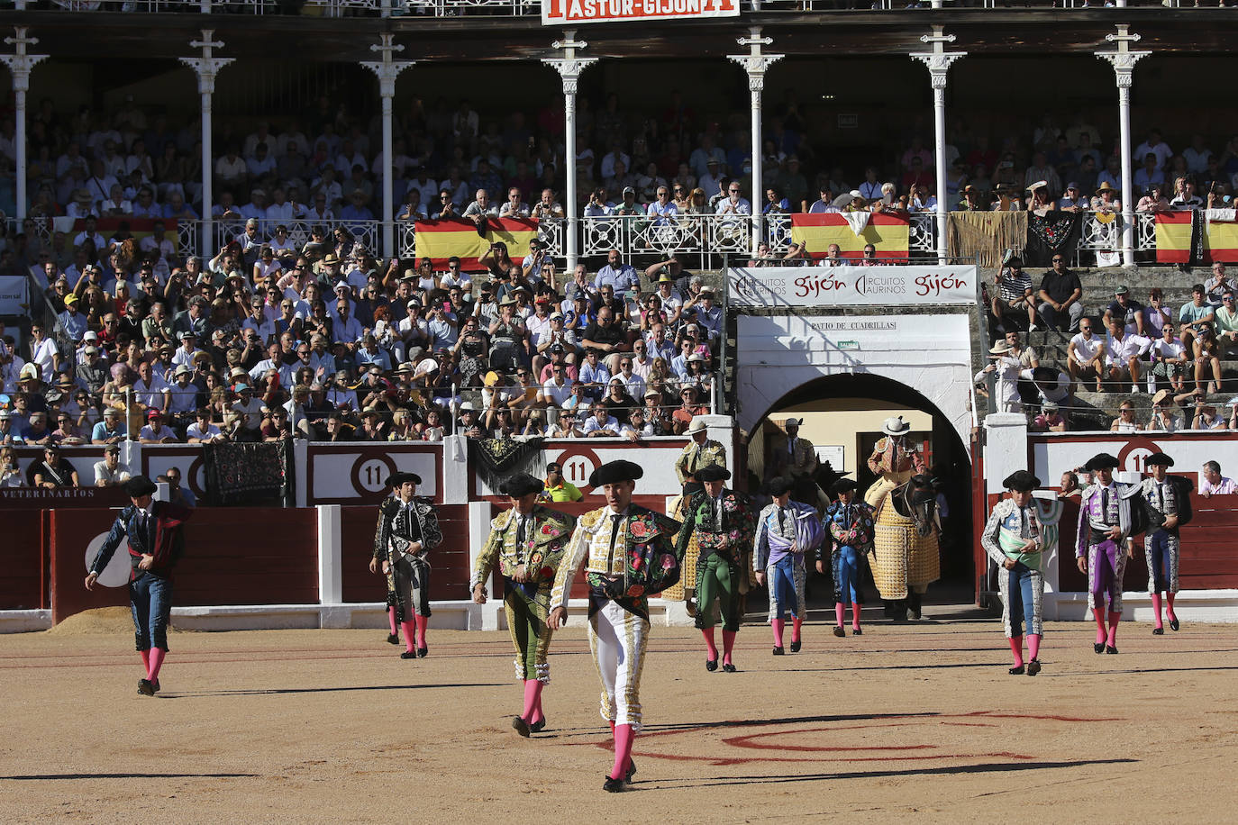 La primera tarde de toros en Gijón, en imágenes