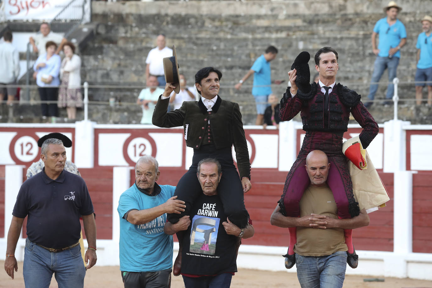 La primera tarde de toros en Gijón, en imágenes