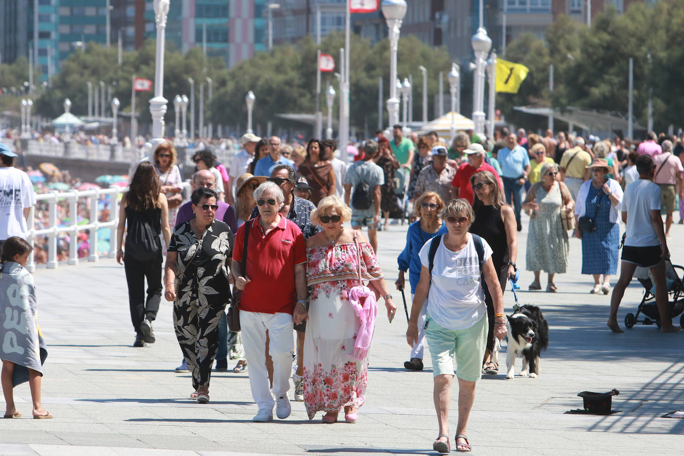 Gijón cuelga el cartel de &#039;lleno de turistas&#039;