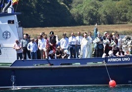 La Virgen de la Barca reina en Navia