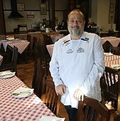 Isidro Martínez, en el comedor del Merendero.