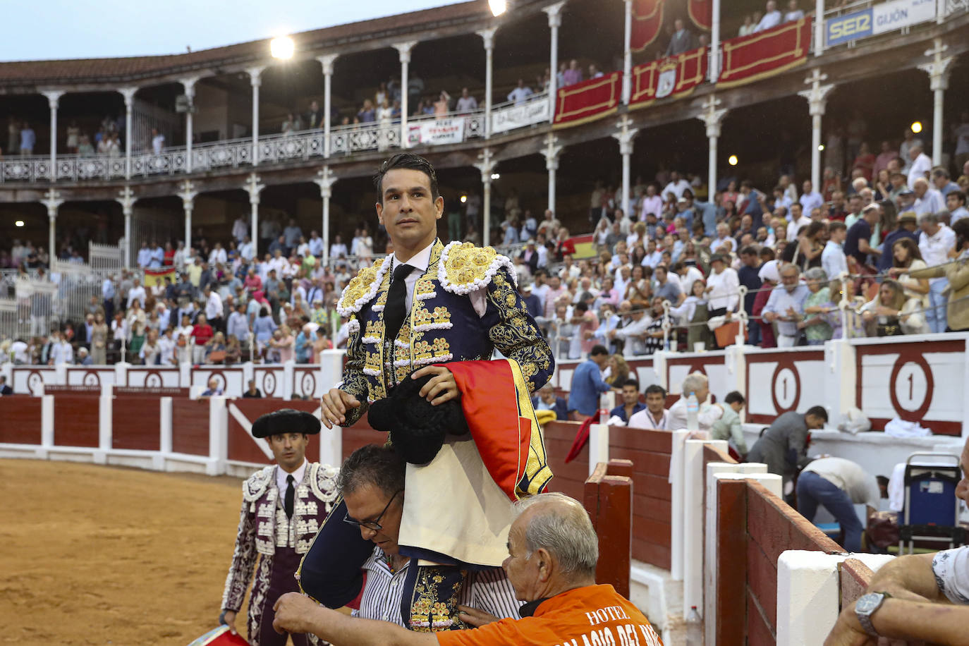 Tercera jornada de toros en Gijón