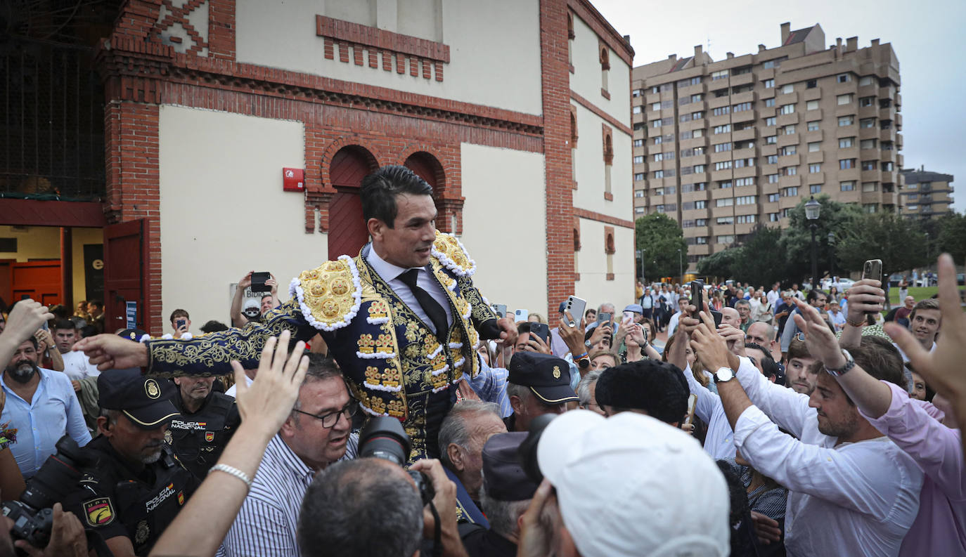 Tercera jornada de toros en Gijón