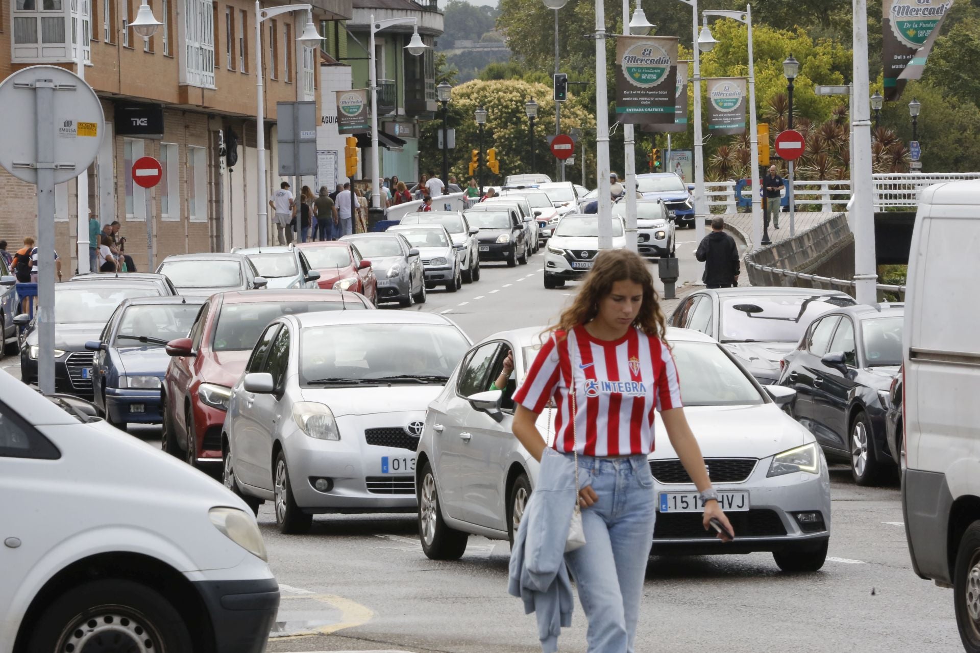 El Sporting, la Feria, los toros y la misión imposible de aparcar en Gijón