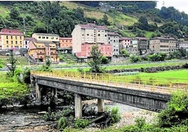 Puente sobre el río Aller en Piñeres que será derribado.