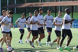 Plantilla del Real Avilés Industrial en un entrenamiento celebrado en La Toba.