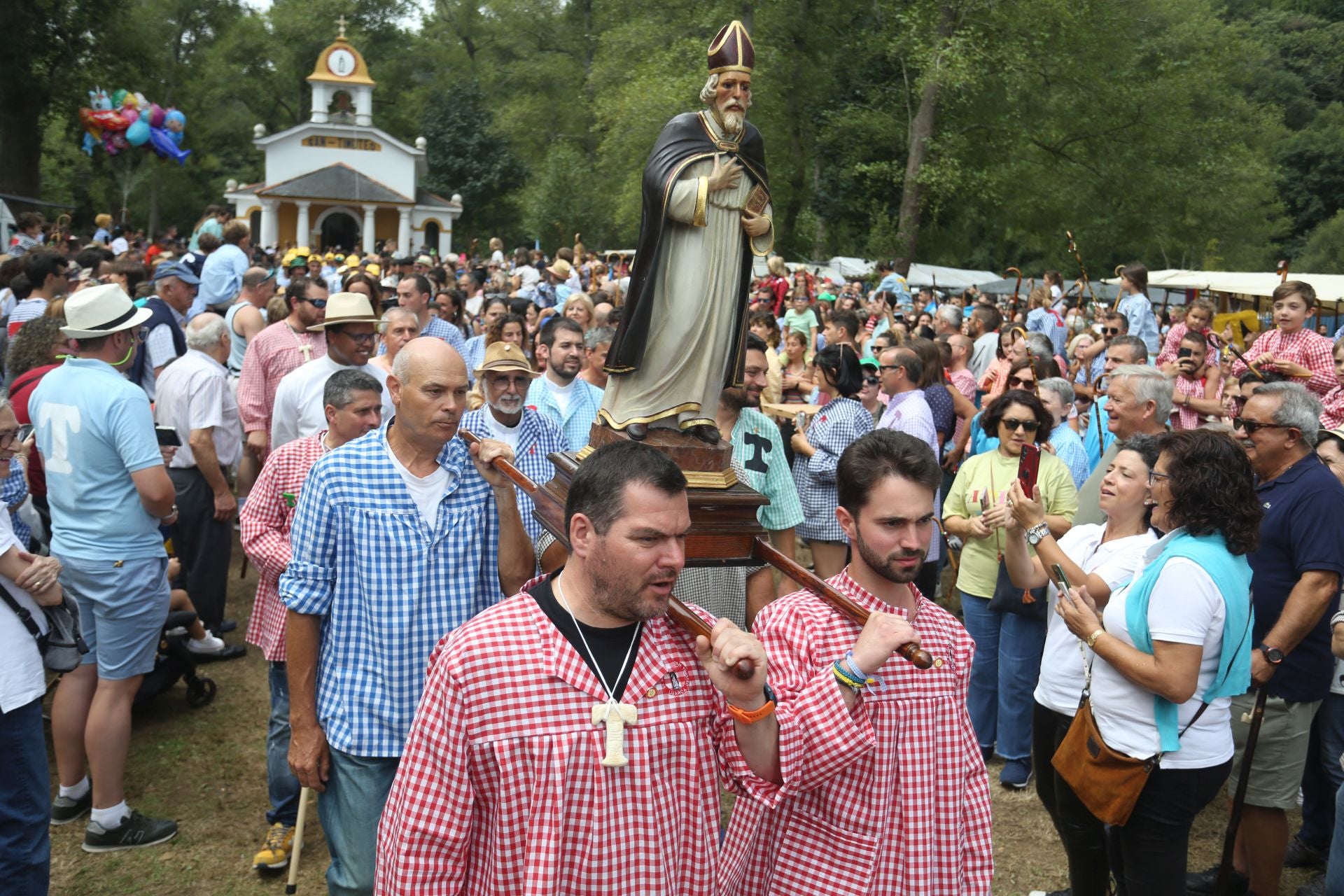 La romería de San Timoteo llena Luarca