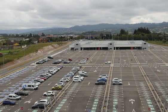 Centro logístico de Amazon en el polígono sierense de Bobes.