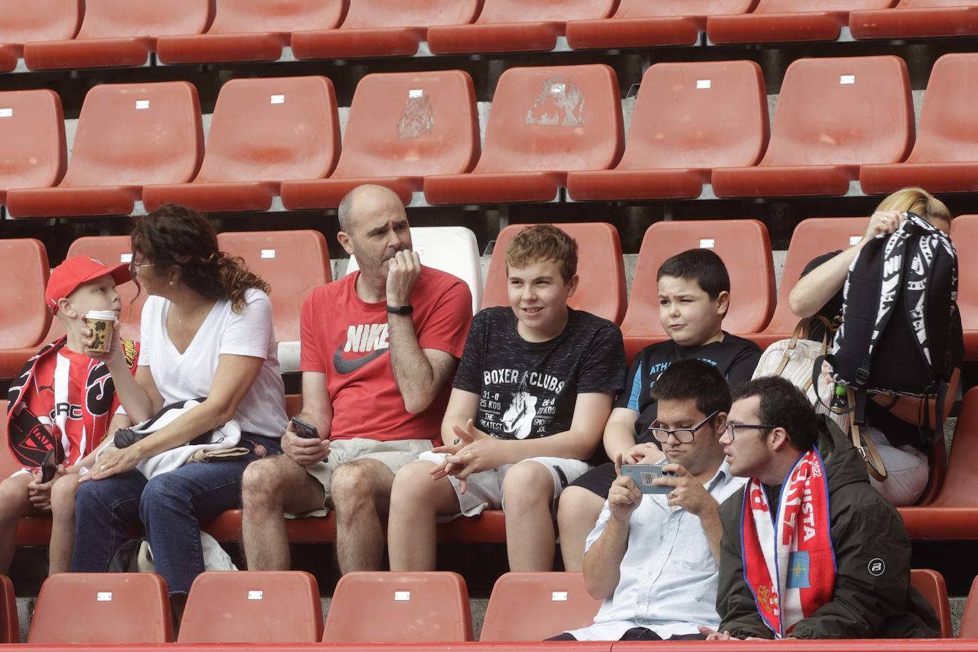 ¿Estuviste en El Molinón en el Sporting - Eldense? ¡Búscate!