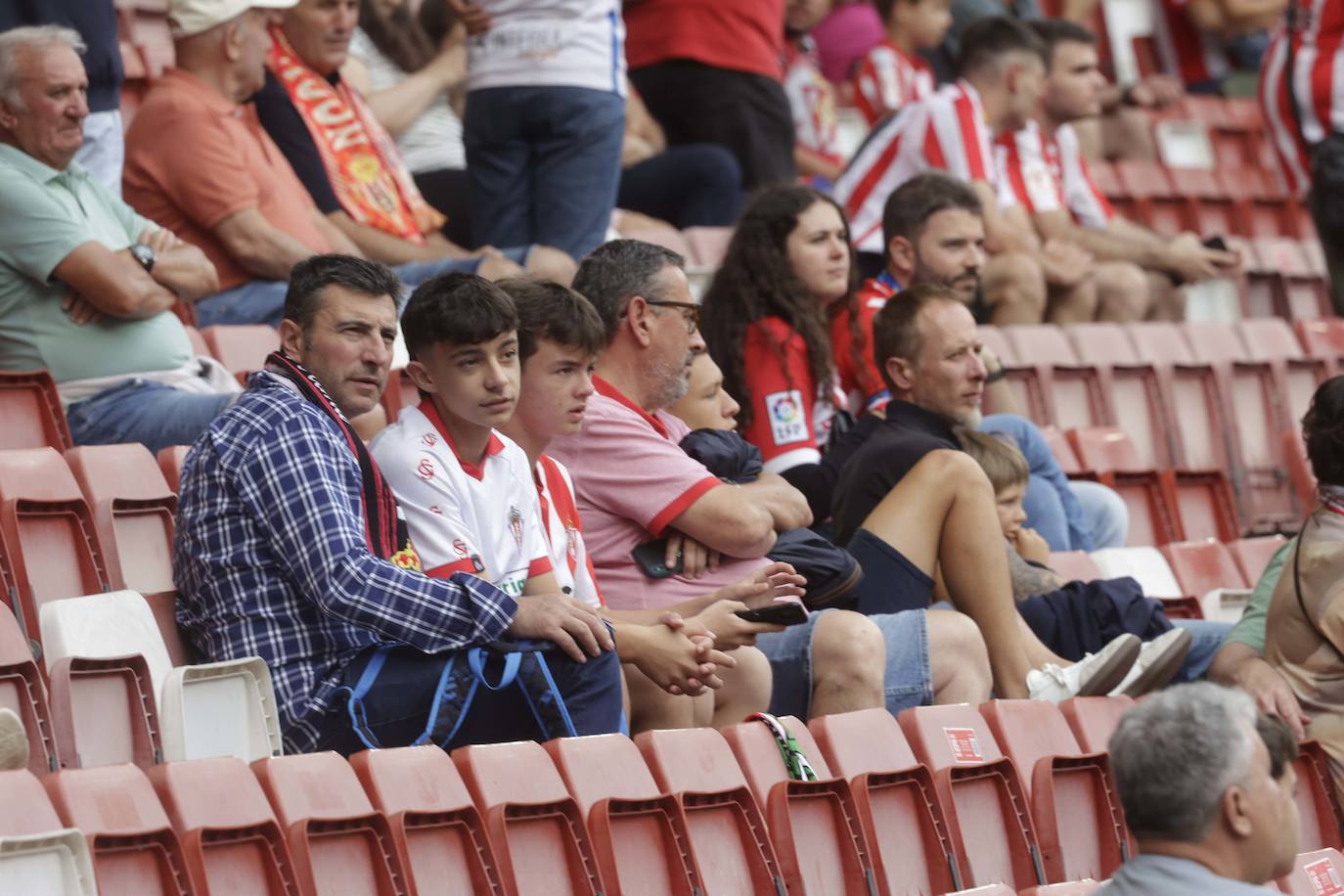 ¿Estuviste en El Molinón en el Sporting - Eldense? ¡Búscate!