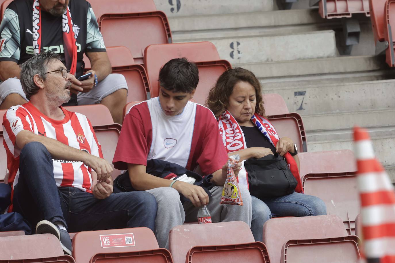 ¿Estuviste en El Molinón en el Sporting - Eldense? ¡Búscate!