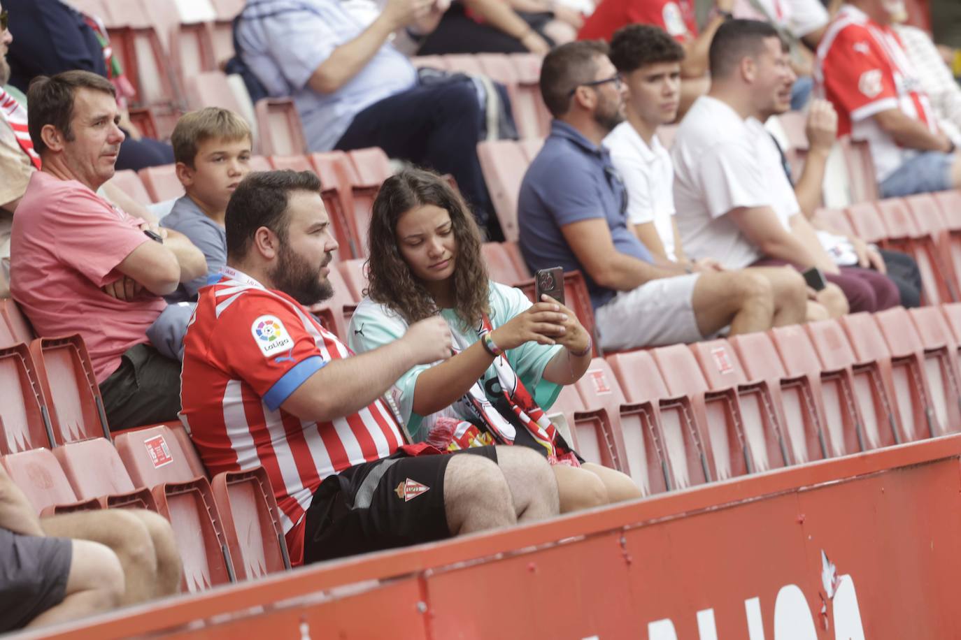 ¿Estuviste en El Molinón en el Sporting - Eldense? ¡Búscate!